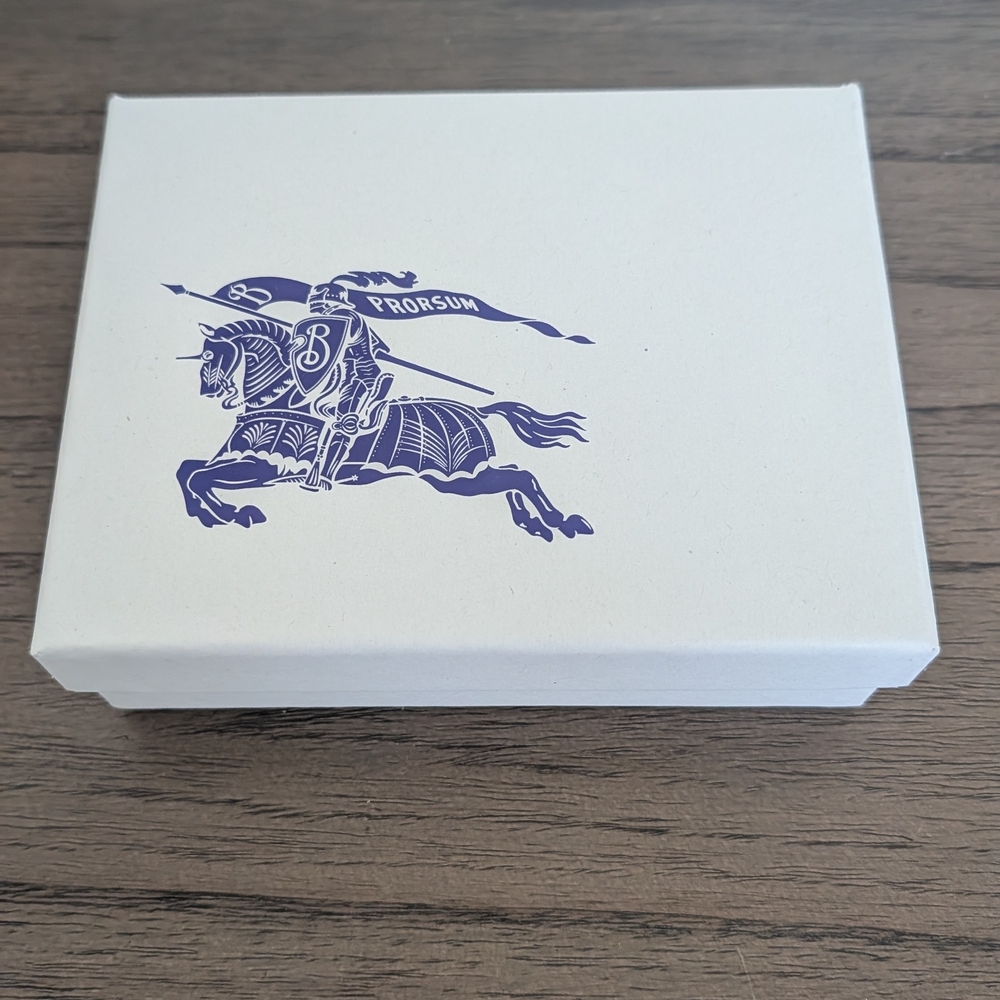Burberry B-Cut Lambskin Card Case - Picture 4 of 4